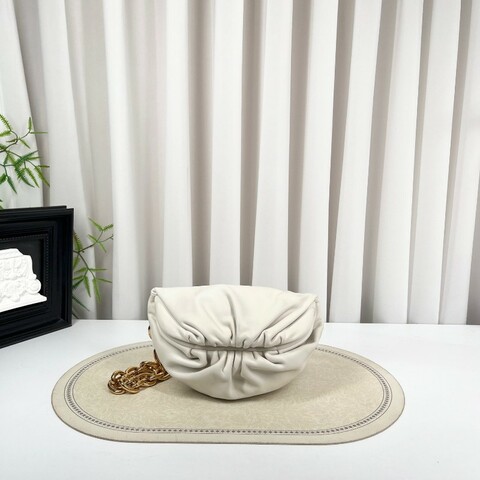 Bottega Veneta葆蝶家 THE BELT CHAIN POUCH 金鏈牛皮腰包胸包斜挎包 溫柔特別 容量可觀 日常通勤都適合
