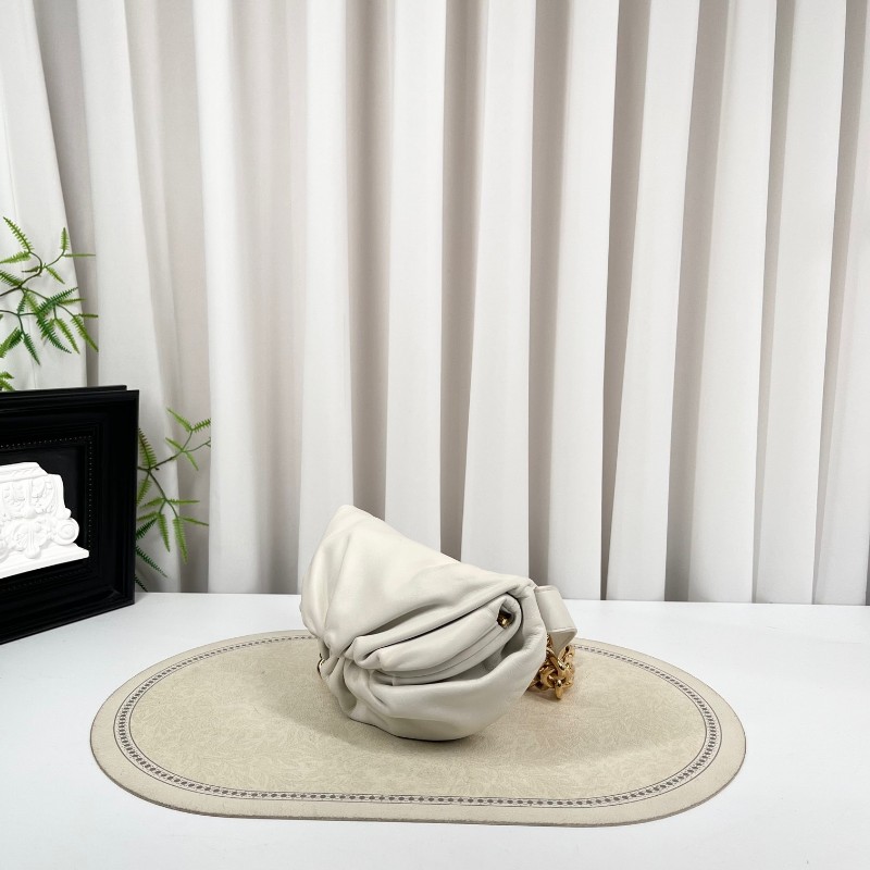 Bottega Veneta葆蝶家 THE BELT CHAIN POUCH 金鏈牛皮腰包胸包斜挎包 溫柔特別 容量可觀 日常通勤都適合-3