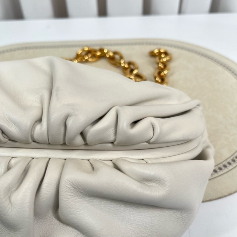 Bottega Veneta葆蝶家 THE BELT CHAIN POUCH 金鏈牛皮腰包胸包斜挎包 溫柔特別 容量可觀 日常通勤都適合-8