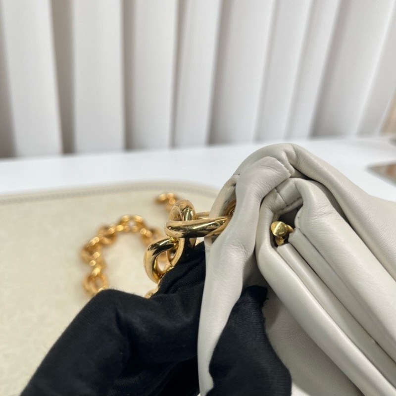 Bottega Veneta葆蝶家 THE BELT CHAIN POUCH 金鏈牛皮腰包胸包斜挎包 溫柔特別 容量可觀 日常通勤都適合-13