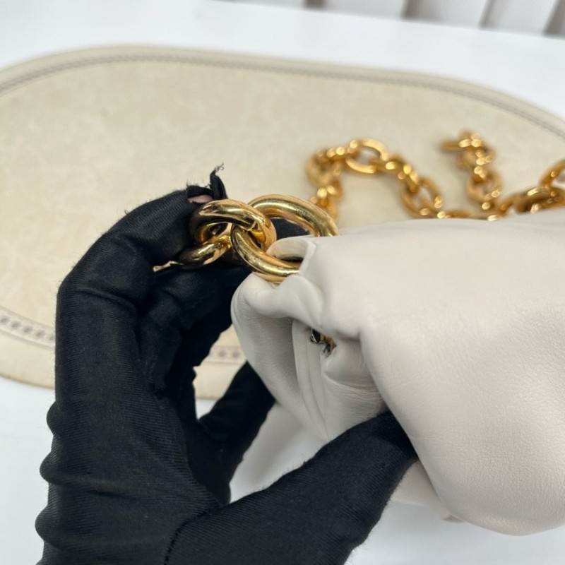 Bottega Veneta葆蝶家 THE BELT CHAIN POUCH 金鏈牛皮腰包胸包斜挎包 溫柔特別 容量可觀 日常通勤都適合-21