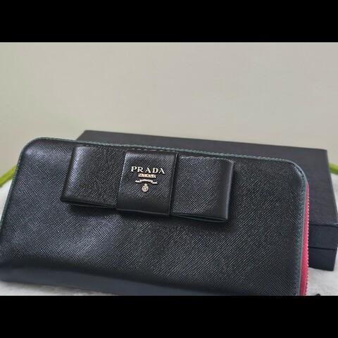 Prada 蝴蝶結長夾