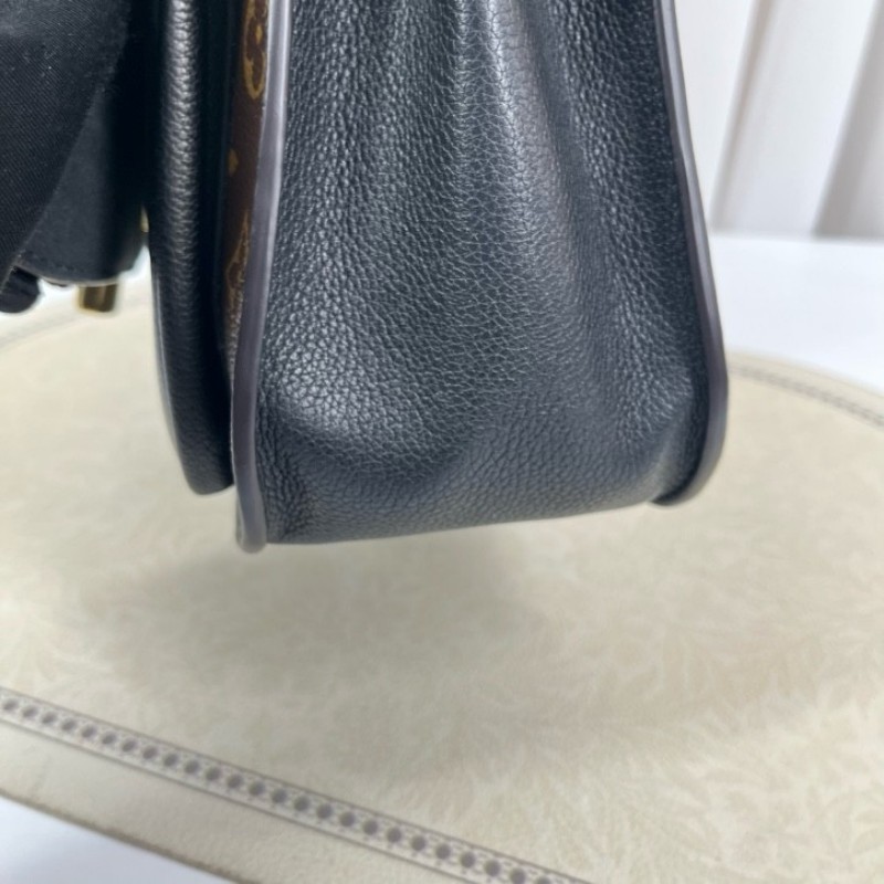 LV路易威登 鎖頭郵差包 拉鍊順滑 內裡乾淨 容量實用 日常出門百搭 肩帶可調節 可單肩可斜挎-10