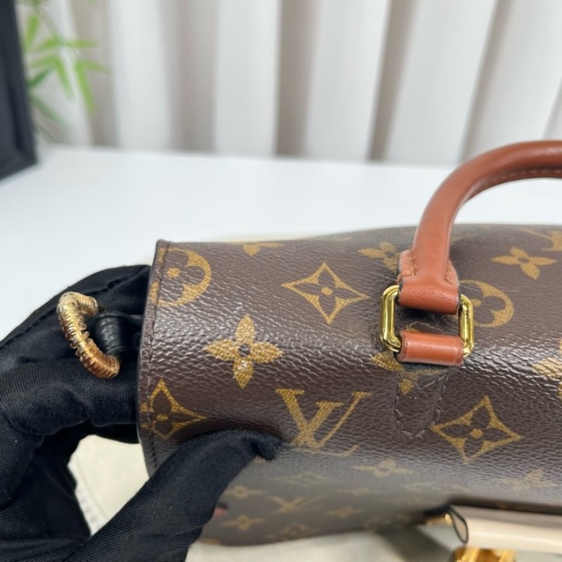 LV路易威登 鎖頭郵差包 拉鍊順滑 內裡乾淨 容量實用 日常出門百搭 肩帶可調節 可單肩可斜挎-12