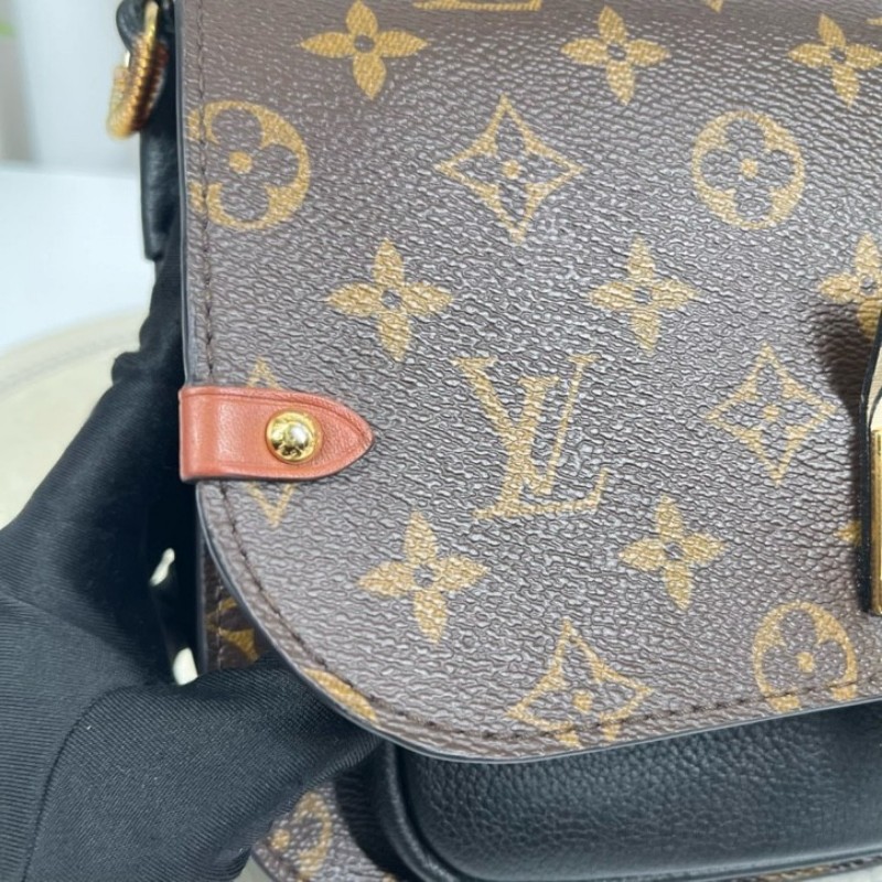 LV路易威登 鎖頭郵差包 拉鍊順滑 內裡乾淨 容量實用 日常出門百搭 肩帶可調節 可單肩可斜挎-20