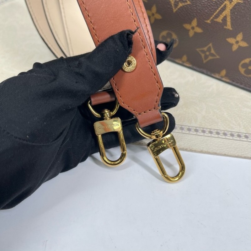 LV路易威登 鎖頭郵差包 拉鍊順滑 內裡乾淨 容量實用 日常出門百搭 肩帶可調節 可單肩可斜挎-24