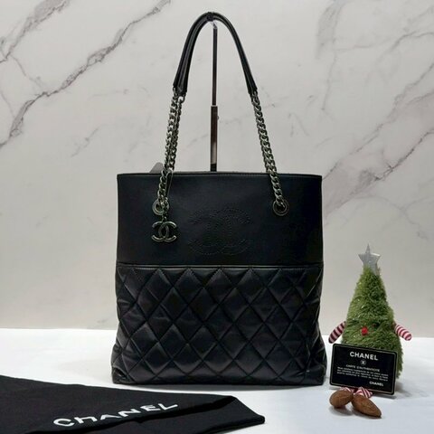 CHANEL 雙C菱格小羊皮托特包
