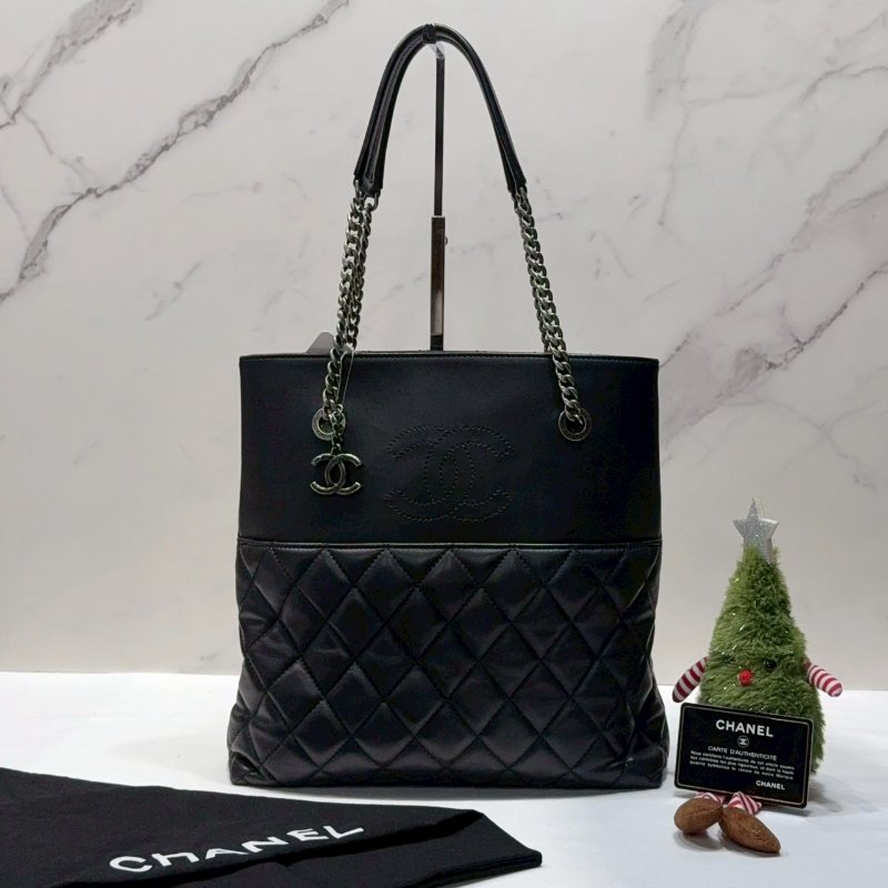 CHANEL 雙C菱格小羊皮托特包-0