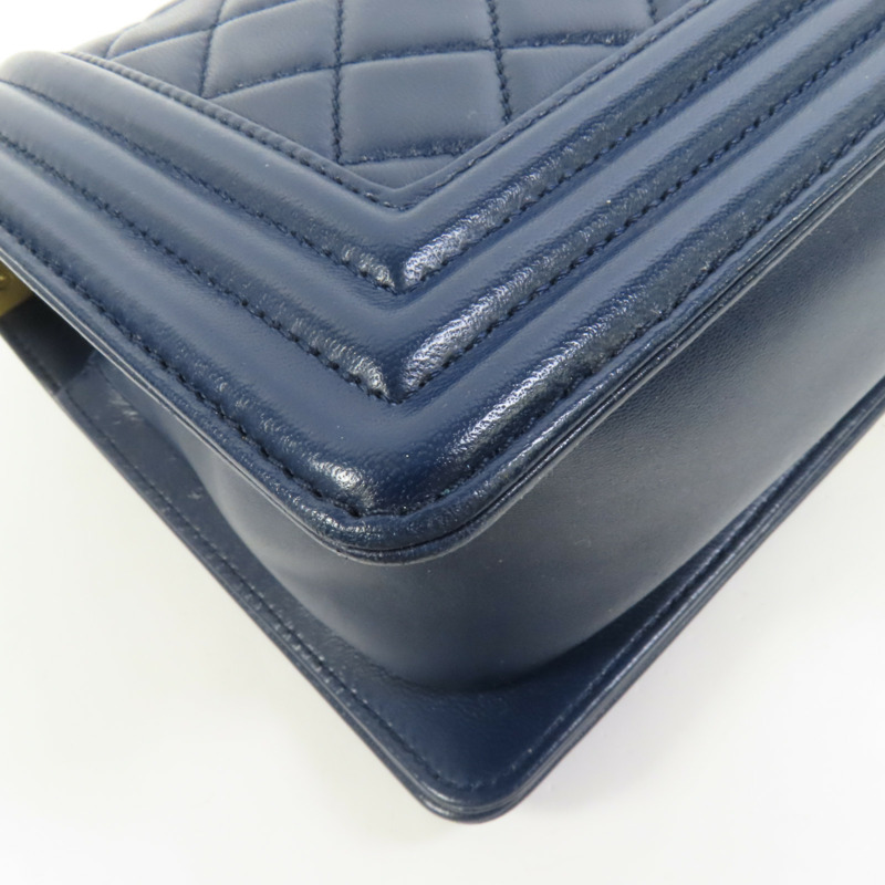 CHANEL 羊皮皮革Boy 25金扣鏈帶肩背袋-12