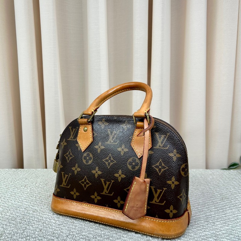 LV路易威登Alma BB老花貝殼包 有肩帶 可單肩可斜挎可手提 貝殼包型優雅流暢 氣質中又帶點兒可愛-3