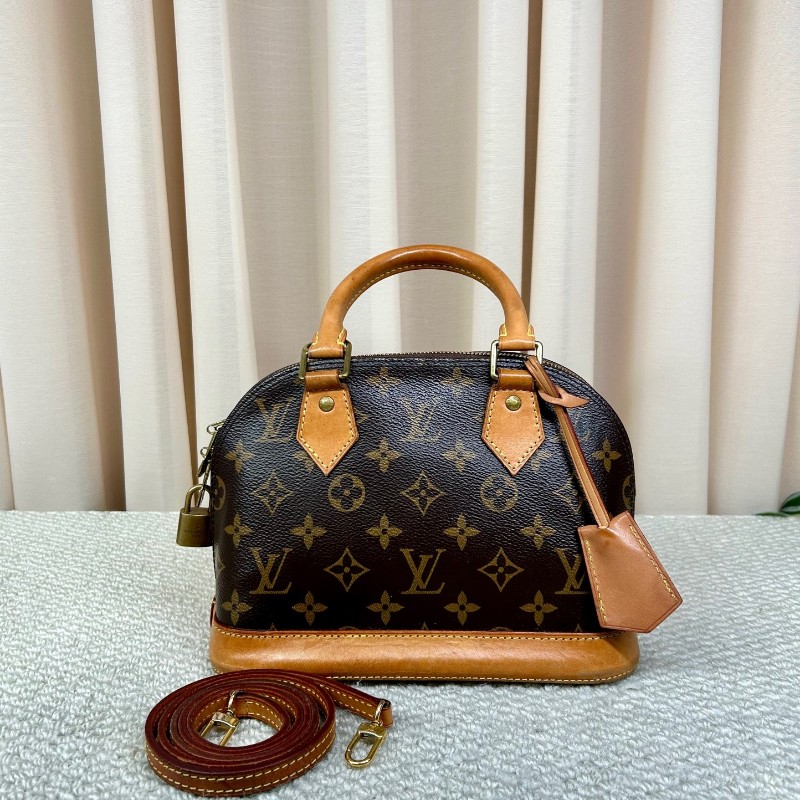 LV路易威登Alma BB老花貝殼包 有肩帶 可單肩可斜挎可手提 貝殼包型優雅流暢 氣質中又帶點兒可愛-5