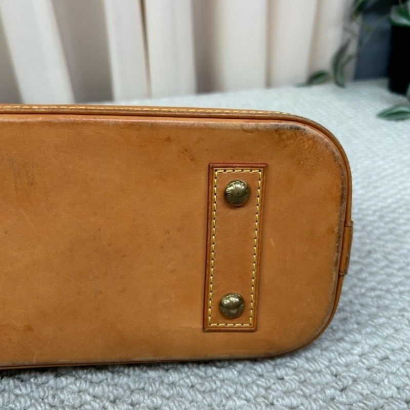 LV路易威登Alma BB老花貝殼包 有肩帶 可單肩可斜挎可手提 貝殼包型優雅流暢 氣質中又帶點兒可愛-8