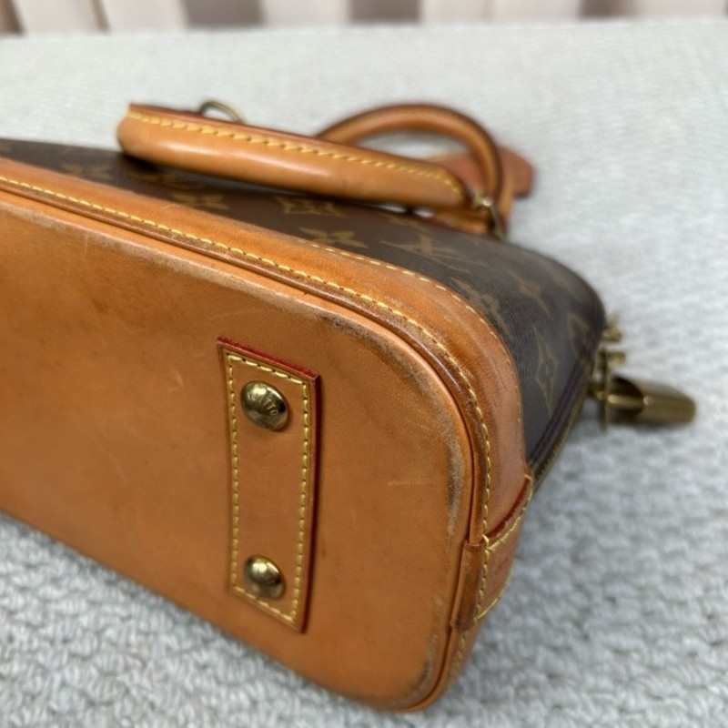 LV路易威登Alma BB老花貝殼包 有肩帶 可單肩可斜挎可手提 貝殼包型優雅流暢 氣質中又帶點兒可愛-11