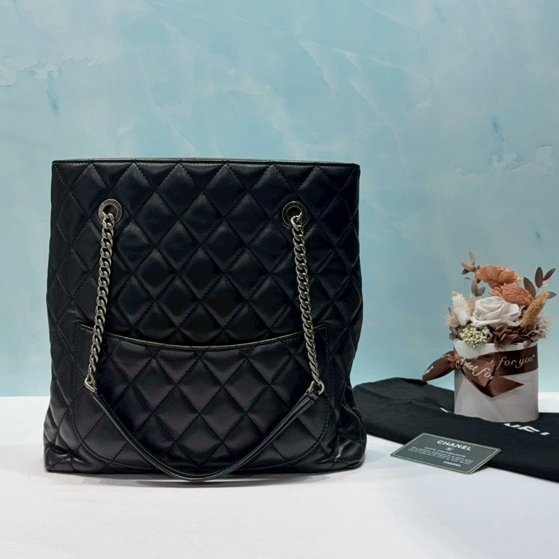 CHANEL 雙C菱格小羊皮托特包-1