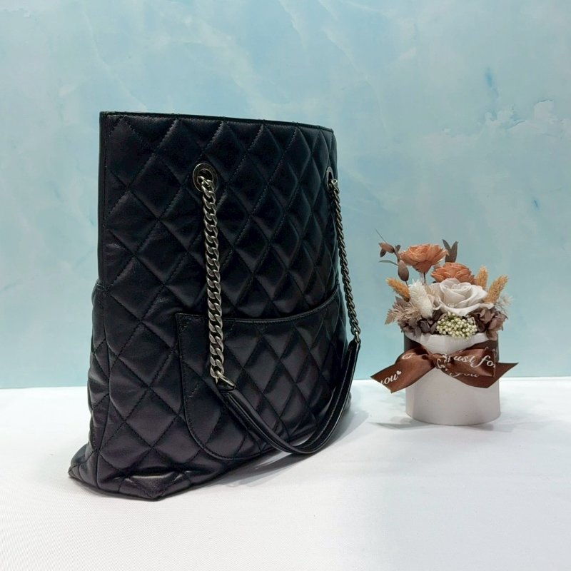 CHANEL 雙C菱格小羊皮托特包-2