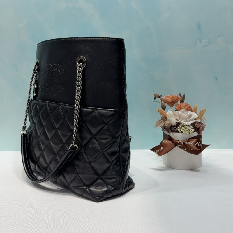 CHANEL 雙C菱格小羊皮托特包-3