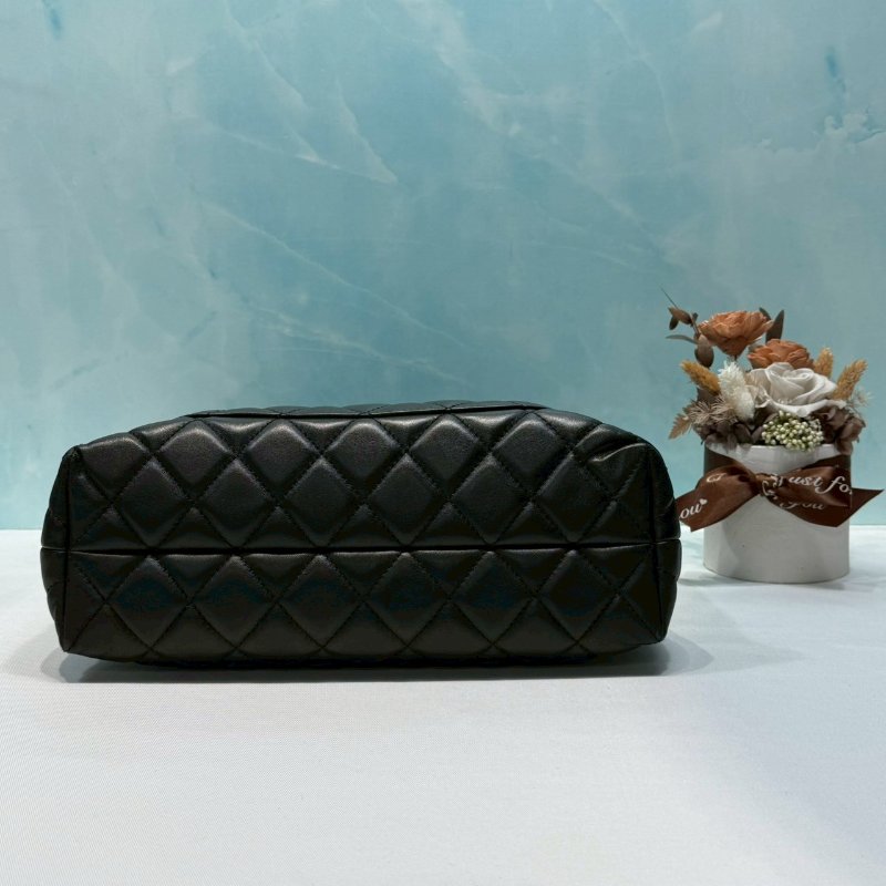 CHANEL 雙C菱格小羊皮托特包-5