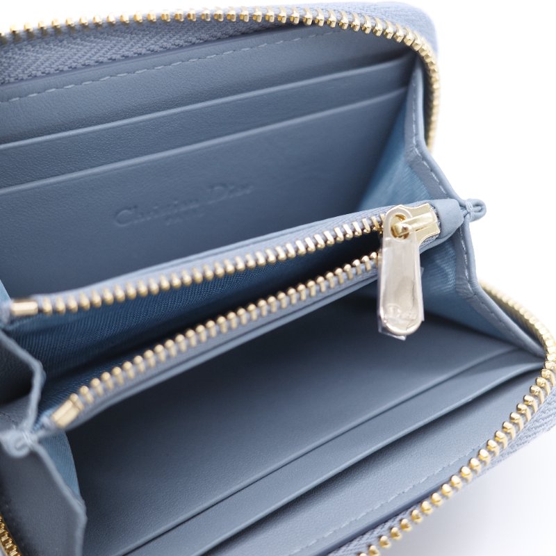 Dior 迪奧 Lady Dior Voyageur 雲朵藍 藤格紋羊皮拉鍊零錢包-12