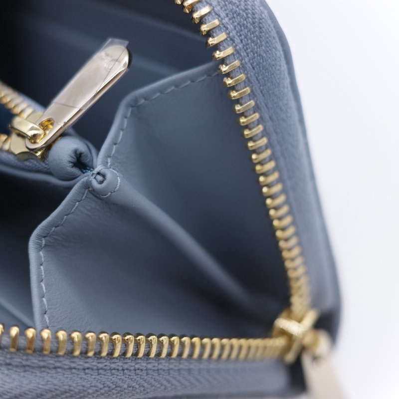 Dior 迪奧 Lady Dior Voyageur 雲朵藍 藤格紋羊皮拉鍊零錢包-17