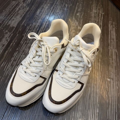 LV 白牛皮Neo Run Away運動鞋1ACPAF