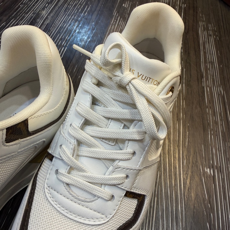 LV 白牛皮Neo Run Away運動鞋1ACPAF-3