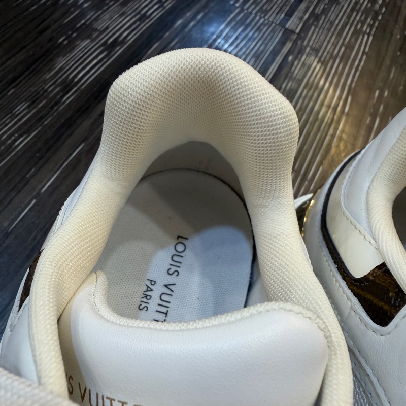 LV 白牛皮Neo Run Away運動鞋1ACPAF-11