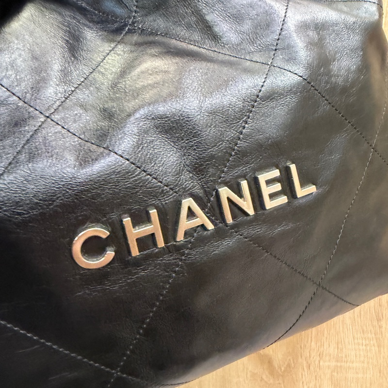 Chanel 黑牛皮銀釦22小號肩背包-1