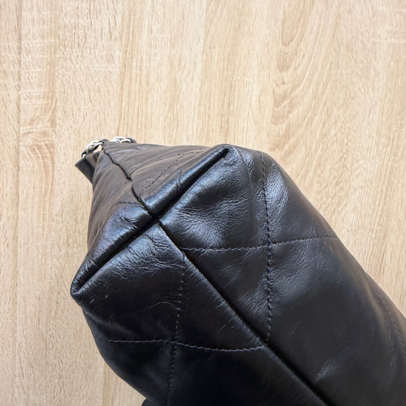 Chanel 黑牛皮銀釦22小號肩背包-6