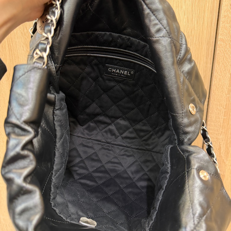 Chanel 黑牛皮銀釦22小號肩背包-8