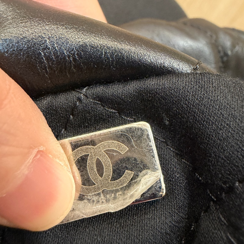 Chanel 黑牛皮銀釦22小號肩背包-10