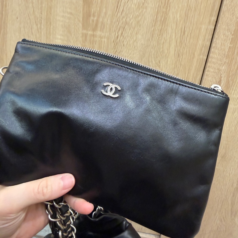 Chanel 黑牛皮銀釦22小號肩背包-11