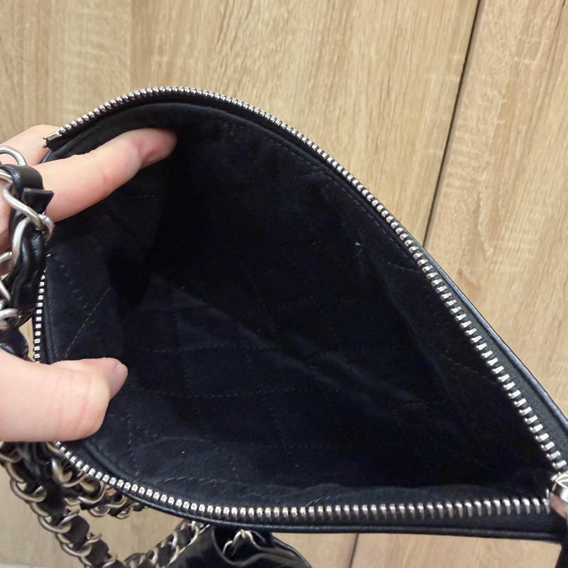 Chanel 黑牛皮銀釦22小號肩背包-13