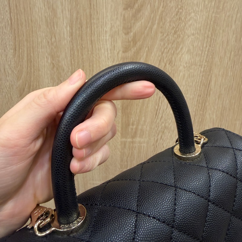 Chanel 黑荔枝牛皮金釦coco handle 24-2