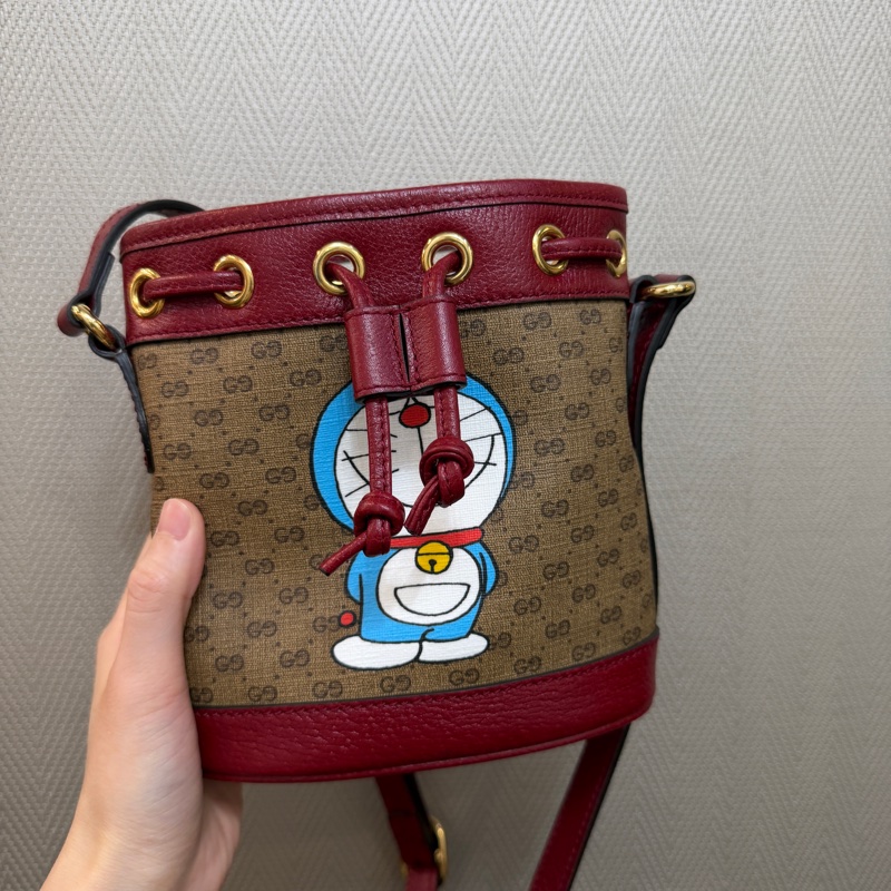 Gucci PVC紅牛皮金釦多啦A夢水桶包-0