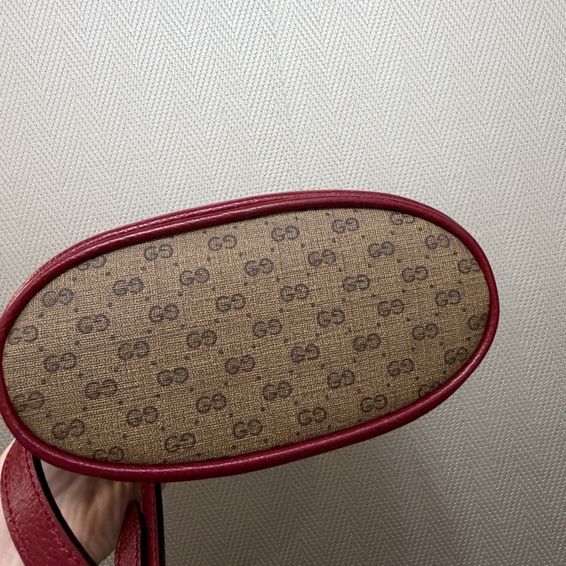 Gucci PVC紅牛皮金釦多啦A夢水桶包-2