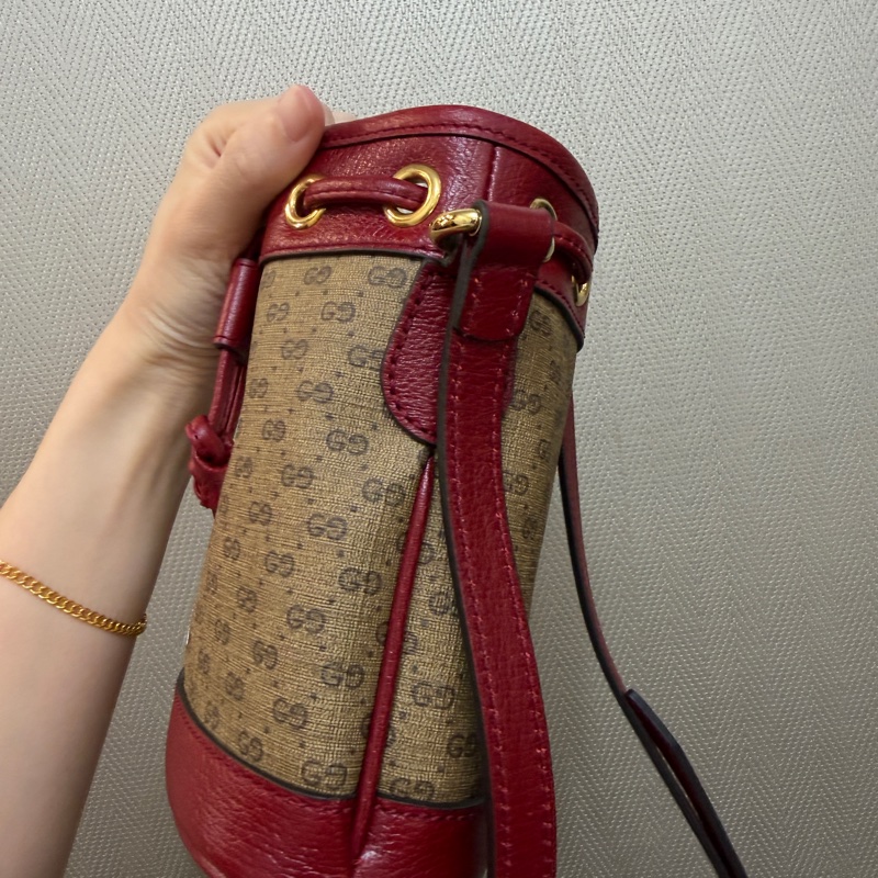 Gucci PVC紅牛皮金釦多啦A夢水桶包-4