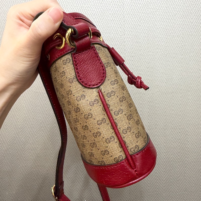 Gucci PVC紅牛皮金釦多啦A夢水桶包-5