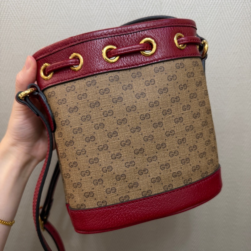 Gucci PVC紅牛皮金釦多啦A夢水桶包-6