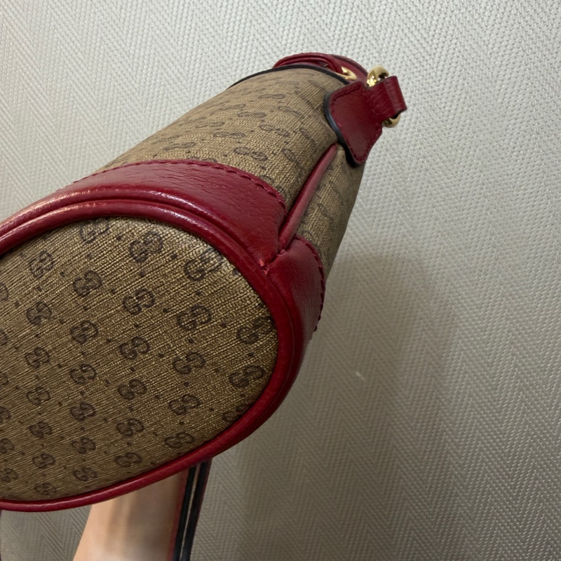 Gucci PVC紅牛皮金釦多啦A夢水桶包-7