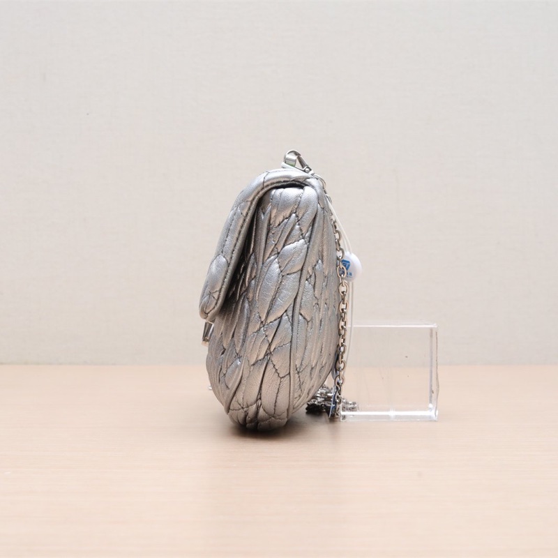 MIUMIU 寶石鏈條包銀色牛皮肩背包-1