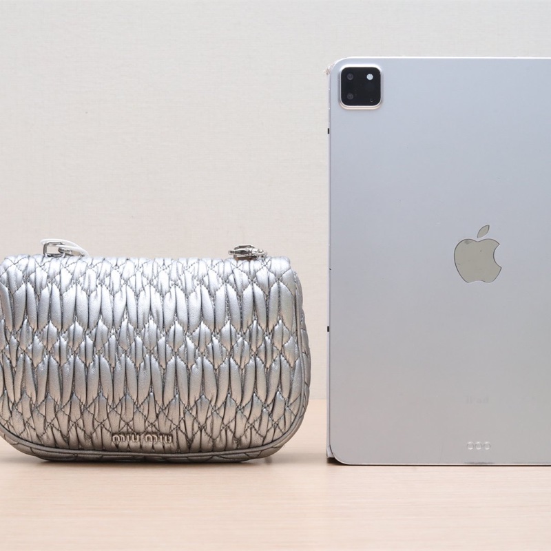 MIUMIU 寶石鏈條包銀色牛皮肩背包-2