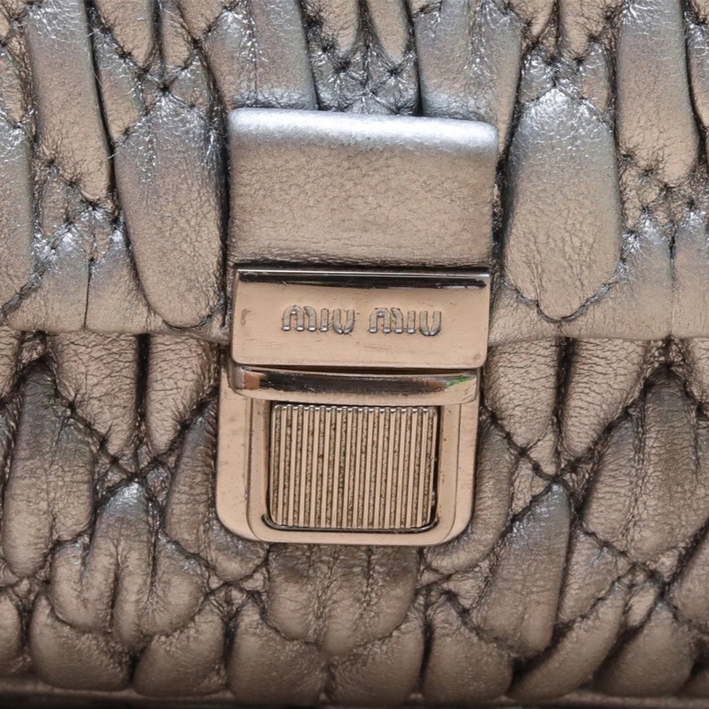 MIUMIU 寶石鏈條包銀色牛皮肩背包-4