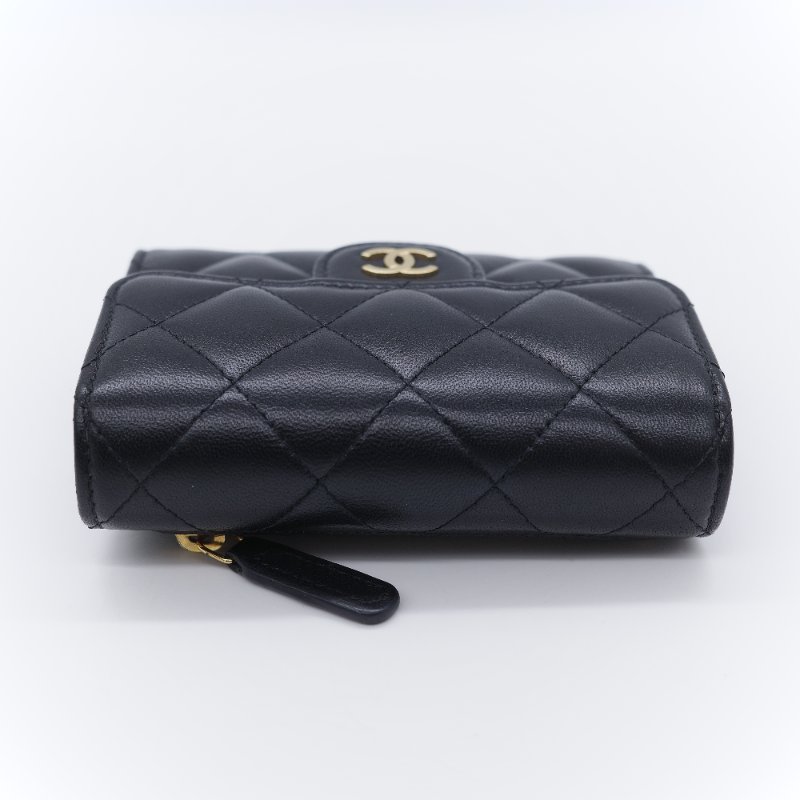 Chanel 香奈兒 經典 菱格紋黑色 小羊皮金扣小型翻蓋短夾-3