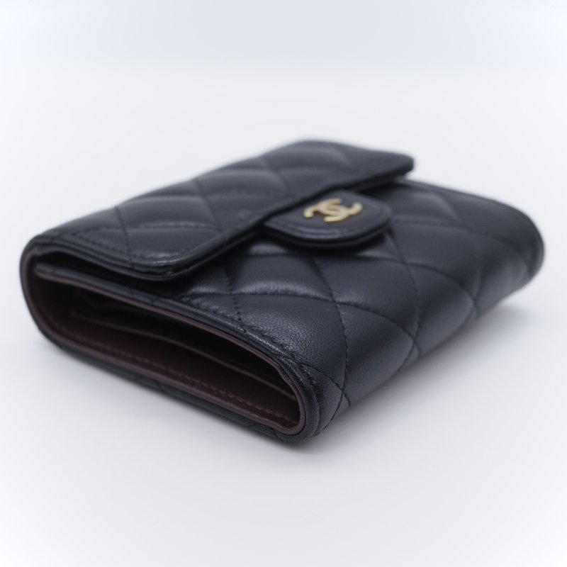 Chanel 香奈兒 經典 菱格紋黑色 小羊皮金扣小型翻蓋短夾-5