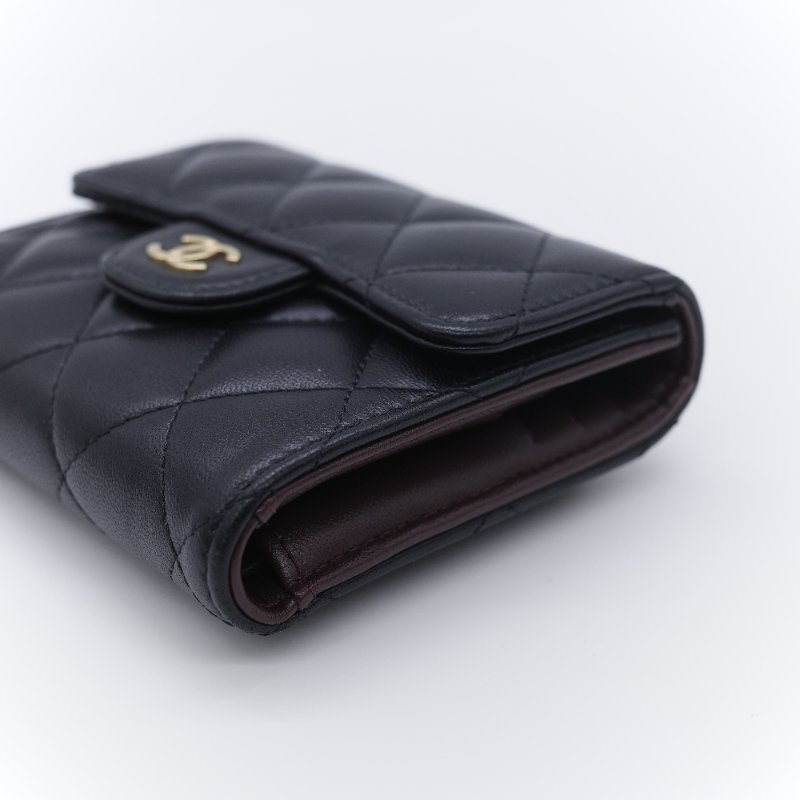 Chanel 香奈兒 經典 菱格紋黑色 小羊皮金扣小型翻蓋短夾-6