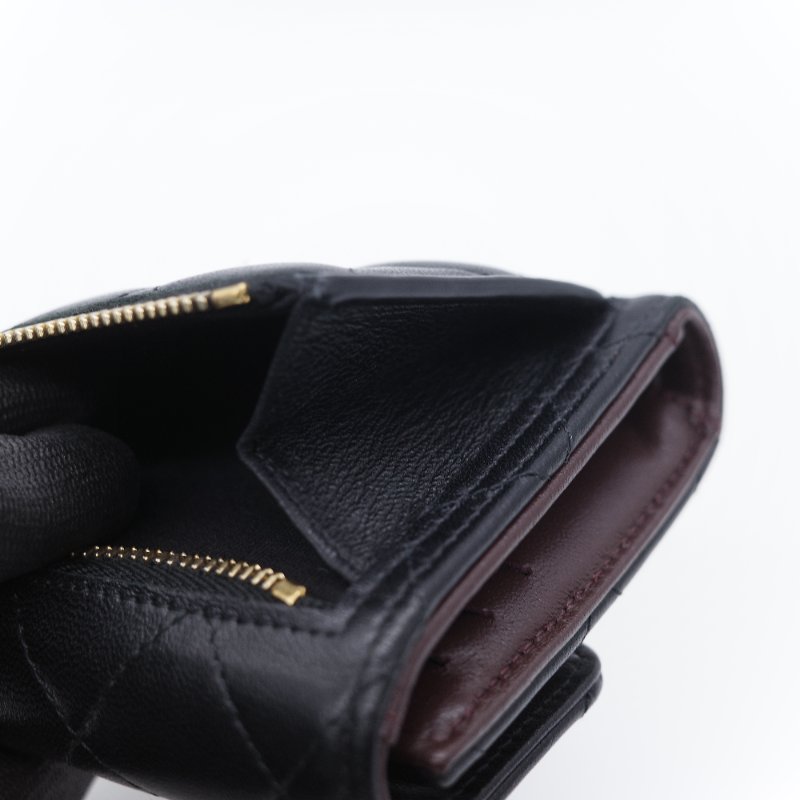 Chanel 香奈兒 經典 菱格紋黑色 小羊皮金扣小型翻蓋短夾-10