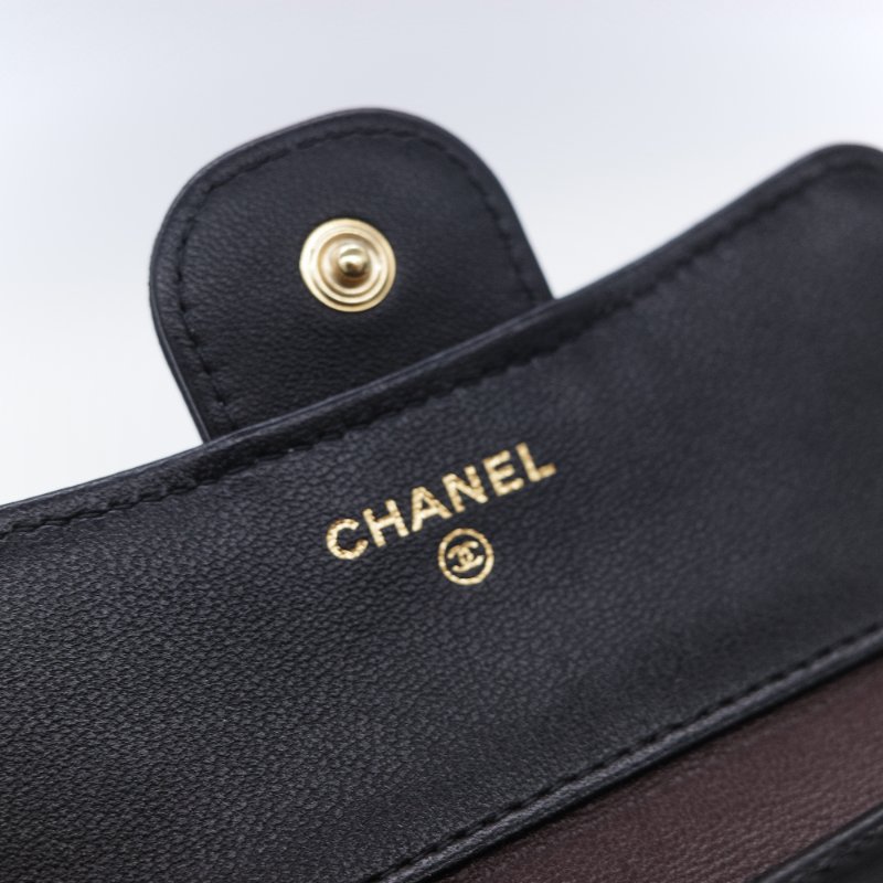 Chanel 香奈兒 經典 菱格紋黑色 小羊皮金扣小型翻蓋短夾-13