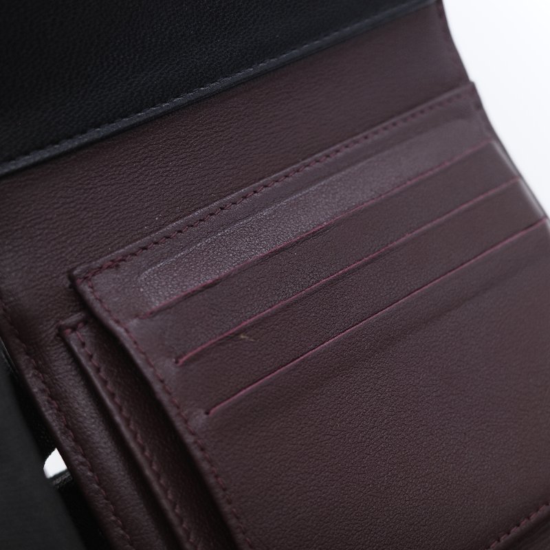 Chanel 香奈兒 經典 菱格紋黑色 小羊皮金扣小型翻蓋短夾-16