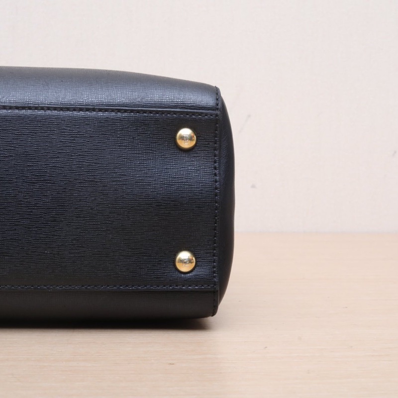 FENDI PETITE2JOURS小號黑色牛皮金扣肩背包-3