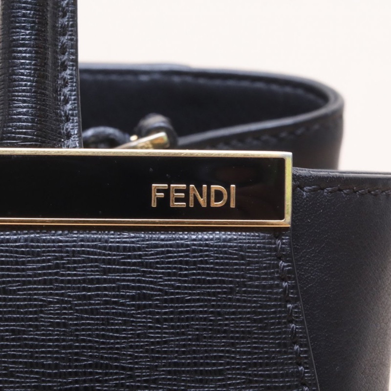 FENDI PETITE2JOURS小號黑色牛皮金扣肩背包-4